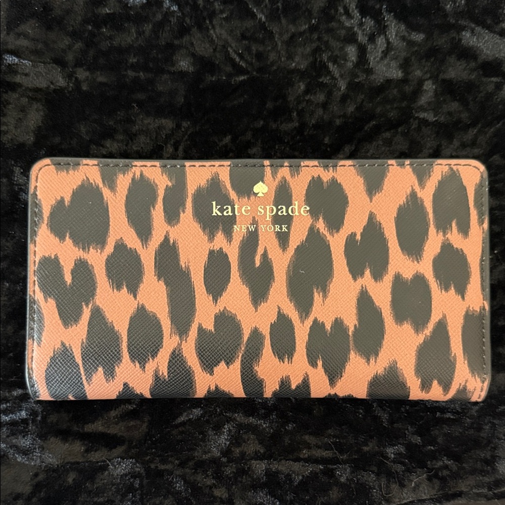 Pre-Owned Kate Spade Black and Tan Animal Print Wallet